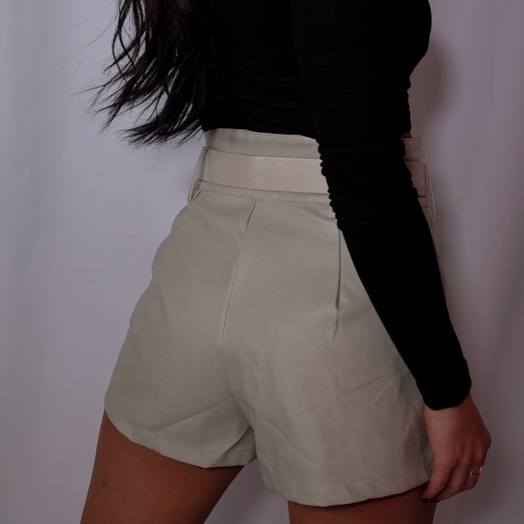 Faux Leather Shorts w removable belt🔥 - Picture 4 of 5
